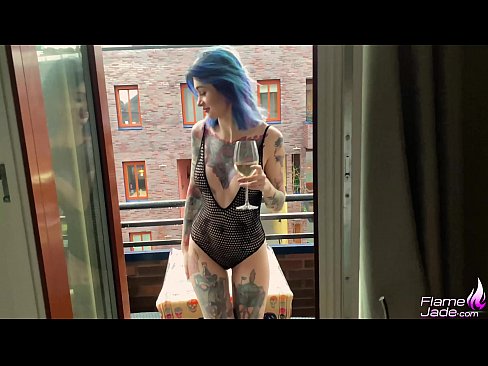 ❤️ Neska Ikaragarria trago batez zurrupatzen eta zeru zabalean sutsuki izorratzen Porno ederra gugan ❌️❤